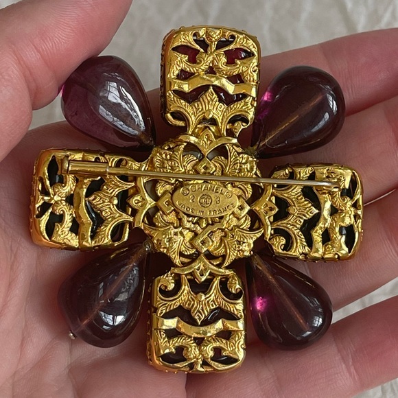 Chanel Gripoix Maltese Cross Season 23 Brooch - Picture 8 of 12